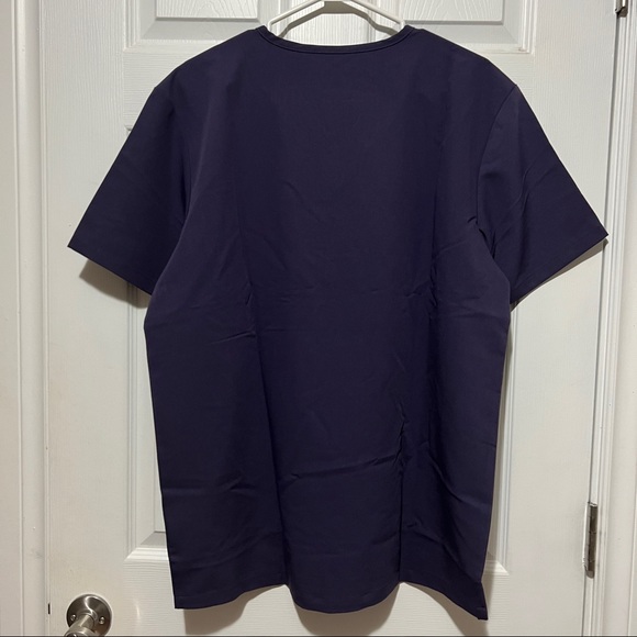 Figs Men’s leon scrub top in purple shadow - Picture 5 of 6